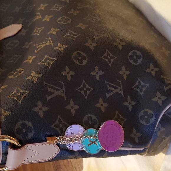 Louis Vuitton 3 Globe Logo Charm Multicolor - NWT - Picture 10 of 14